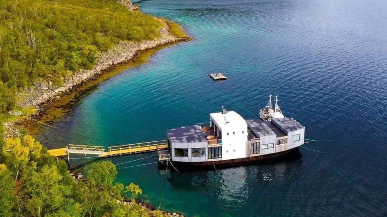 Volda Floating Home Kvaloya Екстер'єр фото